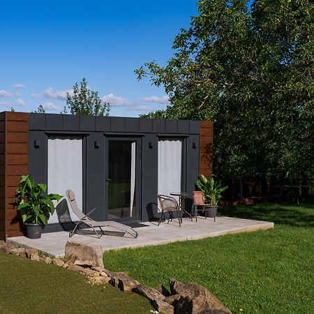 Tiny House Mezi Sklepy Apartment Kobyli ภายนอก รูปภาพ
