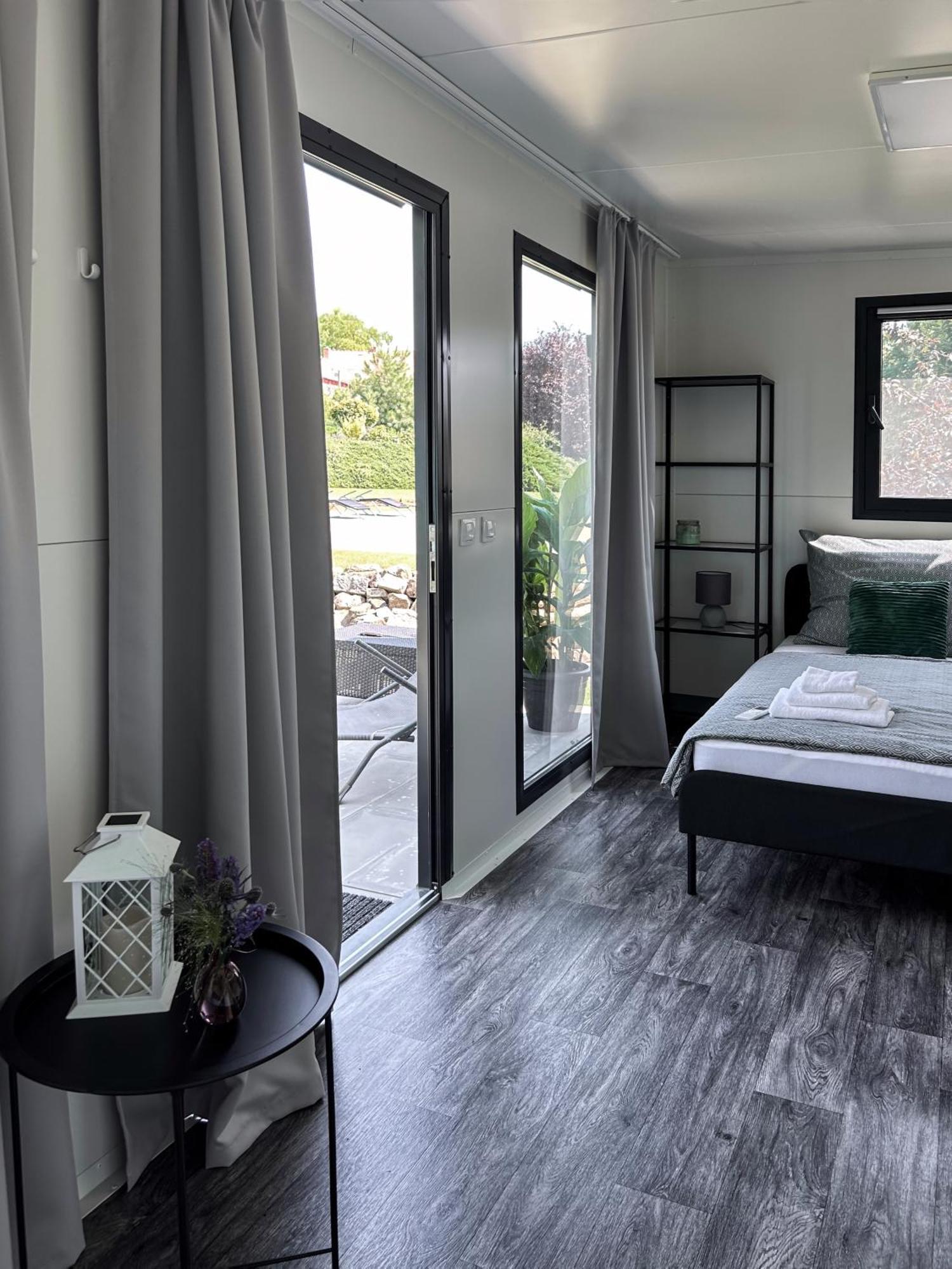 Tiny House Mezi Sklepy Apartment Kobyli ภายนอก รูปภาพ