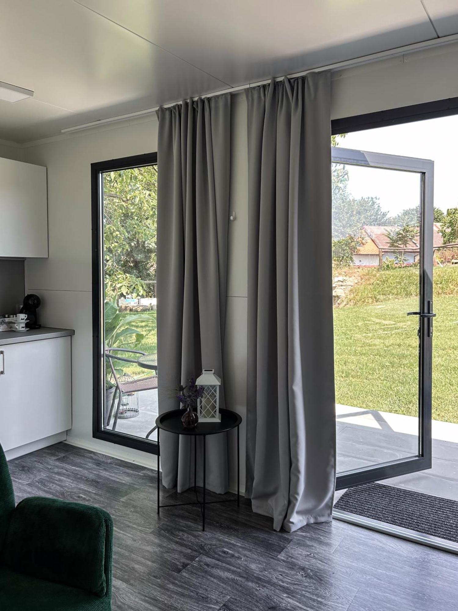Tiny House Mezi Sklepy Apartment Kobyli ภายนอก รูปภาพ