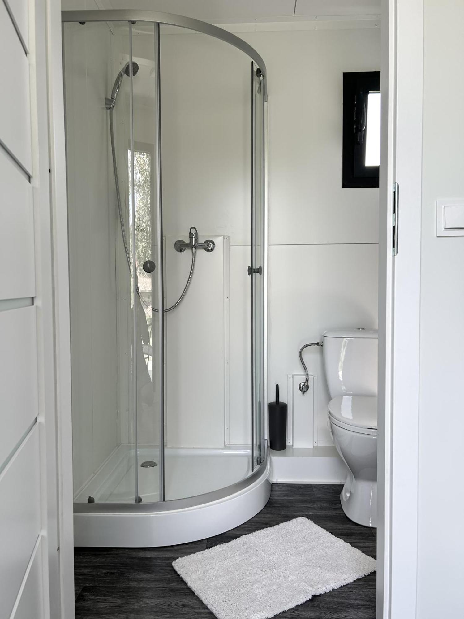 Tiny House Mezi Sklepy Apartment Kobyli ภายนอก รูปภาพ