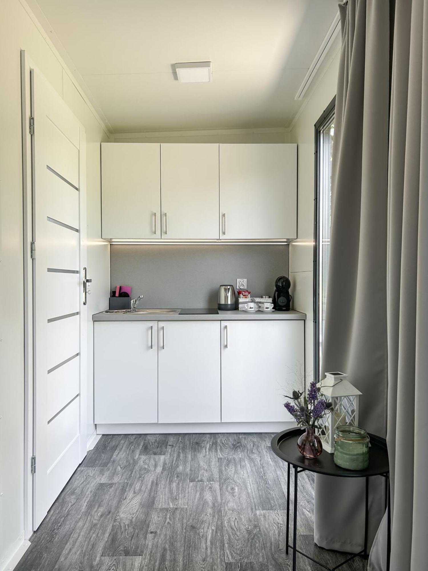 Tiny House Mezi Sklepy Apartment Kobyli ภายนอก รูปภาพ